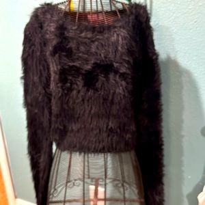 New never worn! Perfect condition!!! Soft fluffy material